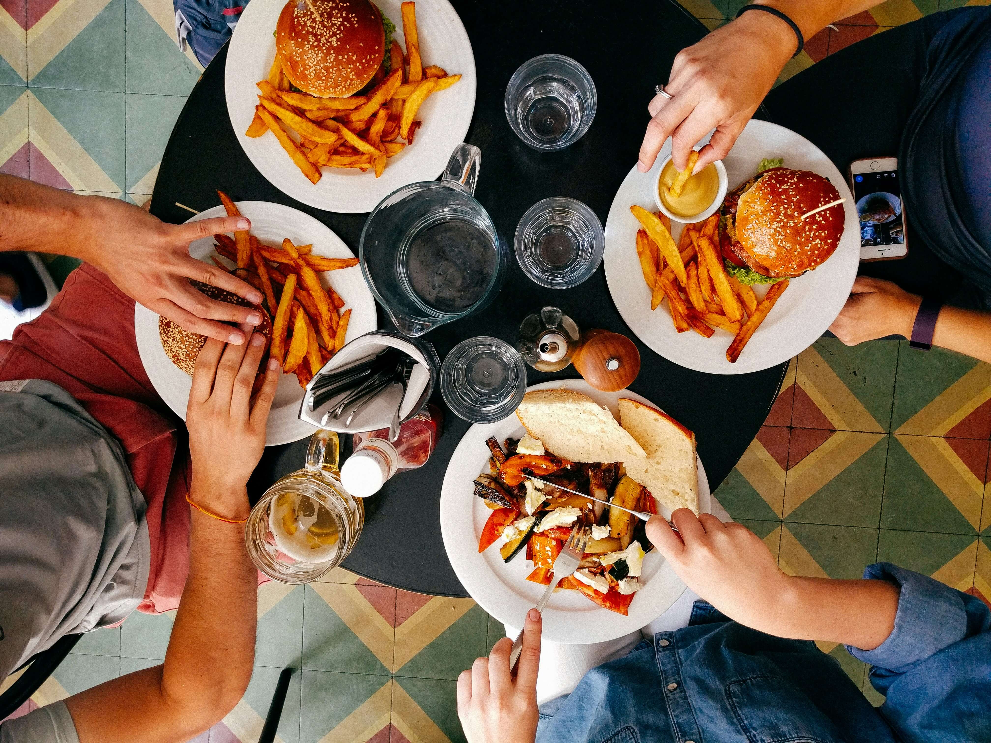Restaurante con cliente